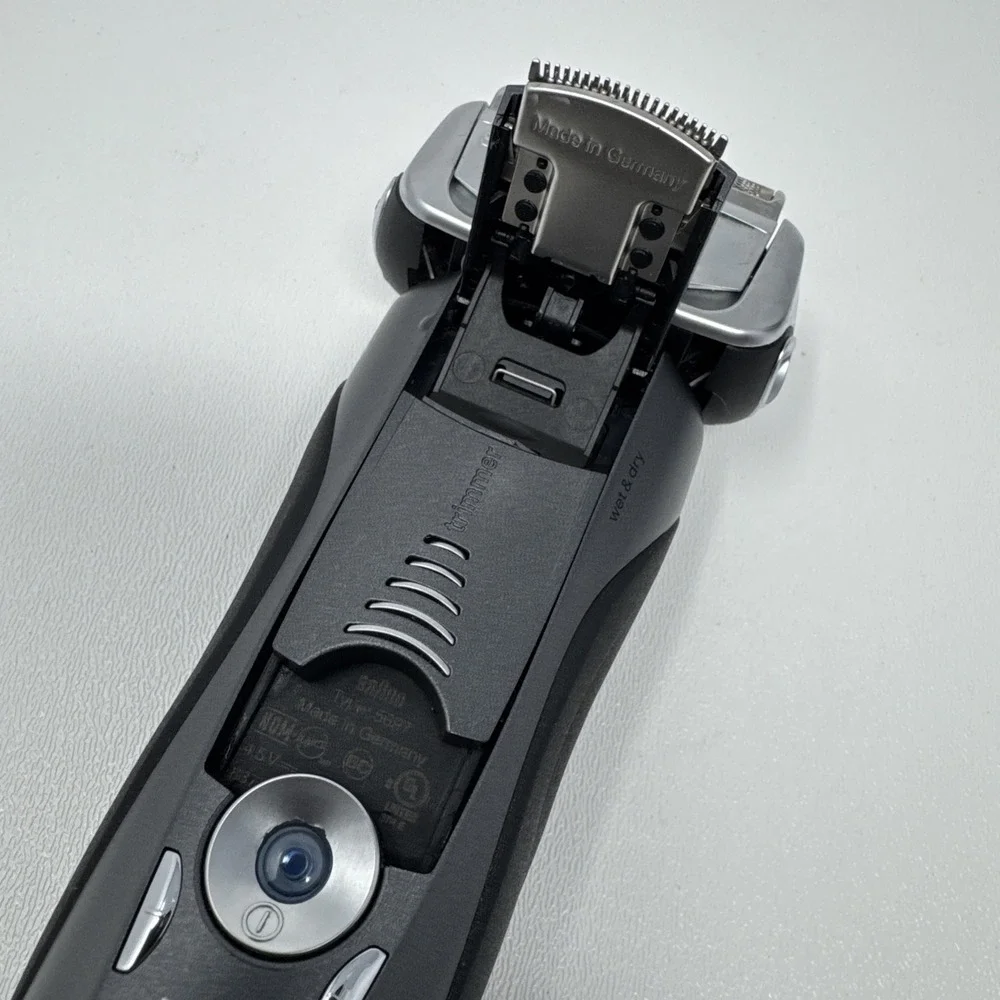 Braun Series 7 Electric Shaver Wet & Dry Type 5696 w/5675 Clean & Charge Station